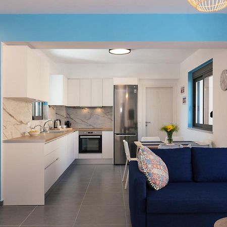 Greek Sky - New Modern Apartment With Shared Pool Tavronitis エクステリア 写真