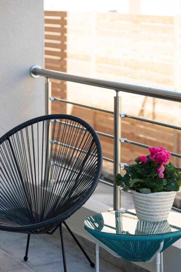 Greek Sky - New Modern Apartment With Shared Pool Tavronitis エクステリア 写真
