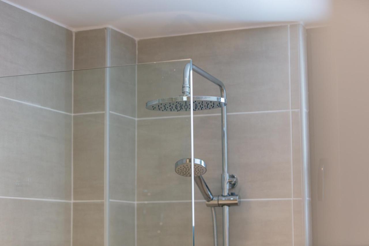Greek Sky - New Modern Apartment With Shared Pool Tavronitis エクステリア 写真