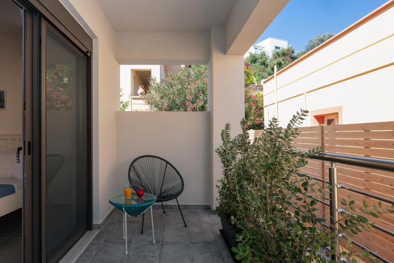 Greek Sky - New Modern Apartment With Shared Pool Tavronitis エクステリア 写真